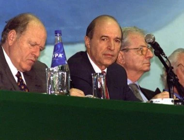 Η επιστολή που «καίει» τον Σημίτη – Όταν ο Αρσένης τον έβγαζε στη σέντρα